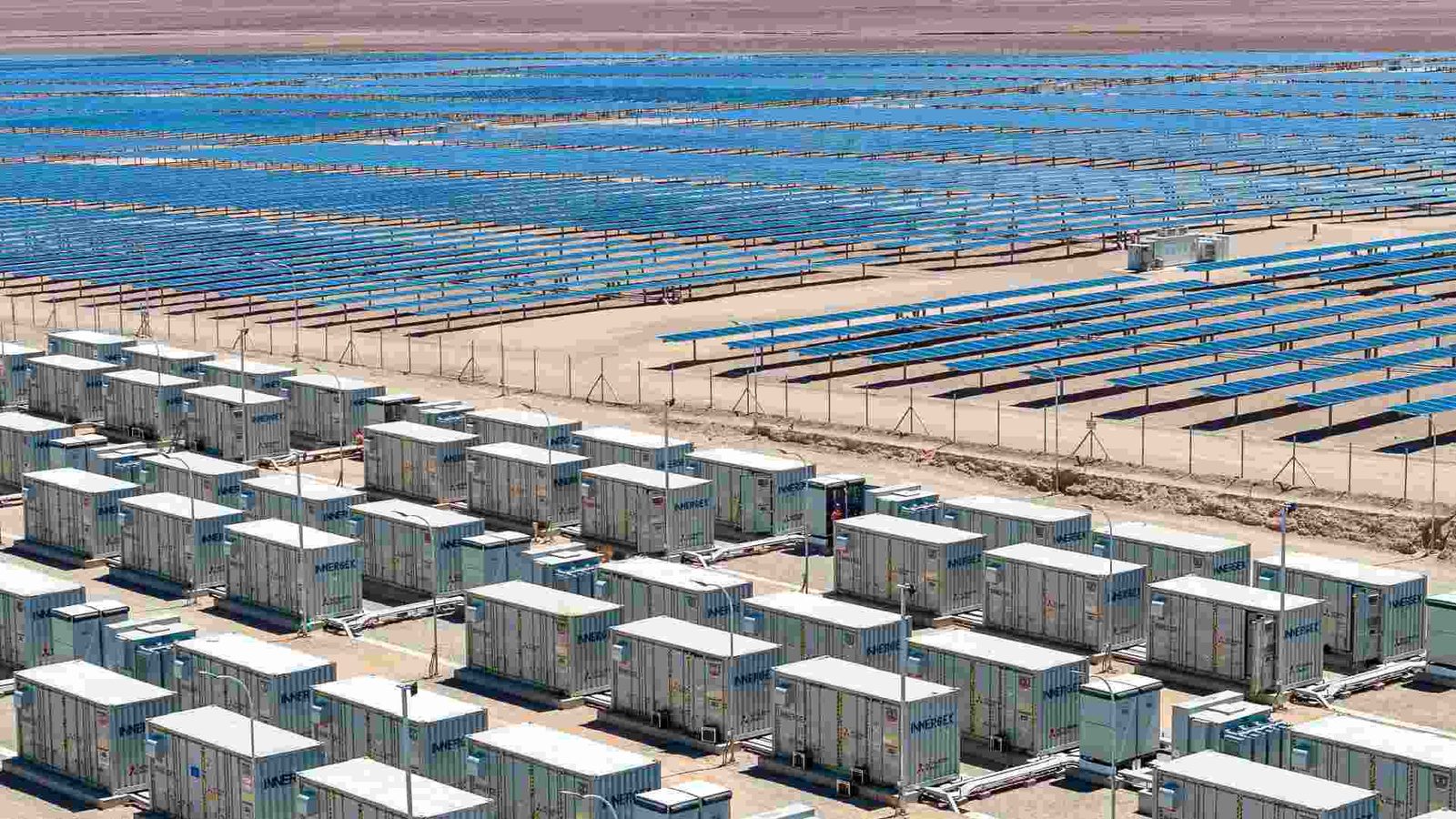 Proyecto de energía renovable en un entorno natural